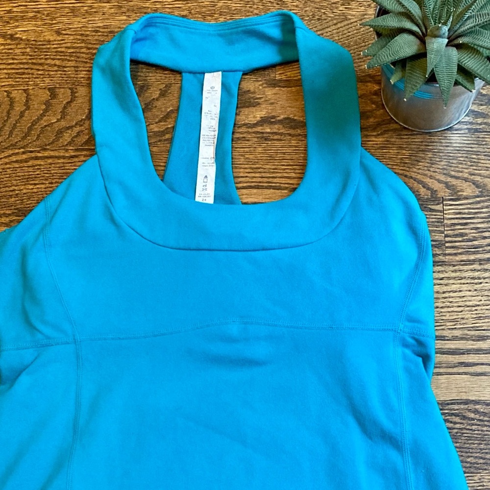 Vintage Lululemon Racer Back Tank Top Older Style in Turquoise. Size: 6